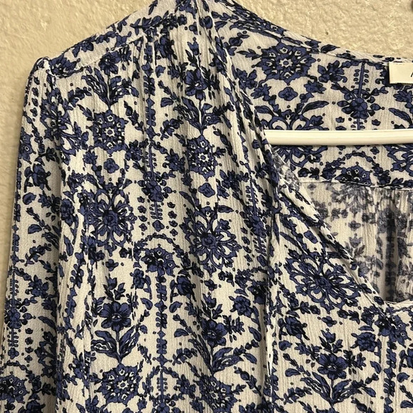 Monday Fun Women Lightweight Patterned Blue Blouse Size Medium - Picture 2 of 7